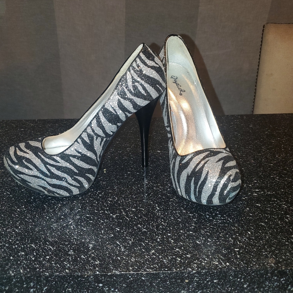 GORGEOUS QUPID ZEBRA PRINT PLATFORM HEELS